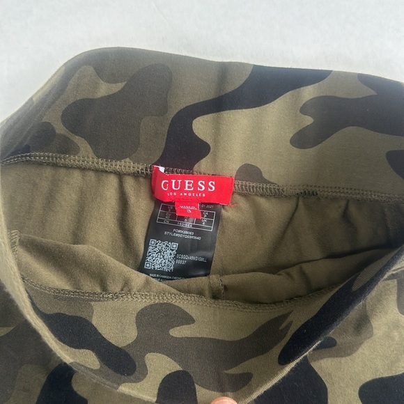 New GUESS Women’s Camo Short SZ S - Picture 2 of 4